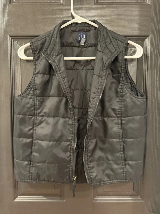 GAP Black Quilted Puffer Vest - Picture 1 of 5